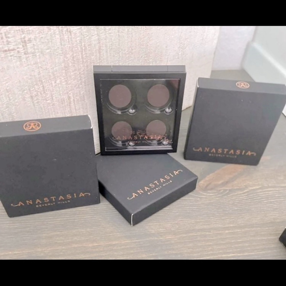 Anastasia Beverly Hills 5 for $18 refillable palettes - Picture 4 of 7